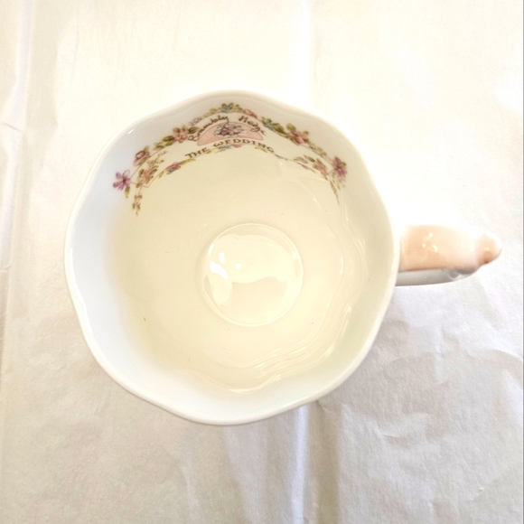 "The Wedding" mug from the Brambly Hedge series by Royal Doulton. - Picture 6 of 7